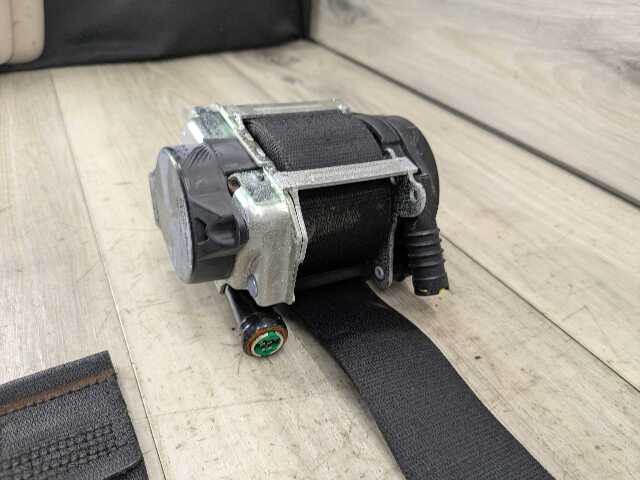 OEM BMW F15 F16 F85 F86 X5 X6 Front Right Passenger Seat Belt Retractor Black