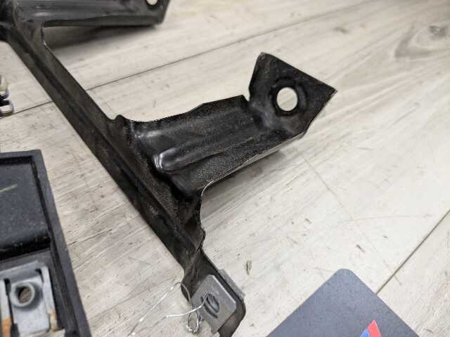 OEM BMW F15 F16 F85 F86 X5 X6 Front Left Driver Fender Mount Support Brackets