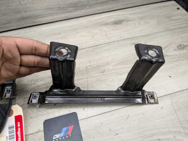 OEM BMW F15 F16 F85 F86 X5 X6 Front Left Driver Fender Mount Support Brackets
