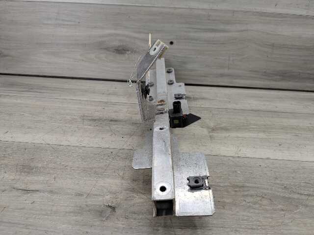 14-19 OEM BMW F15 F16 F85 X5 X6 Right Passenger Headlight Mount Support Bracket