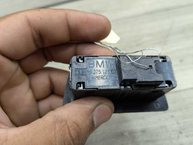 OEM BMW F02 F10 F12 F30 F80 F25 F90 G30 G01 X5 Rear Trunk Lid Center Lock Switch