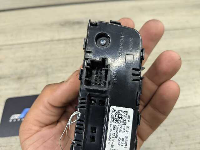 OEM BMW G20 G22 G23 G26 G42 G80 G82 AC Rear Heater Climate Control Switch Panel