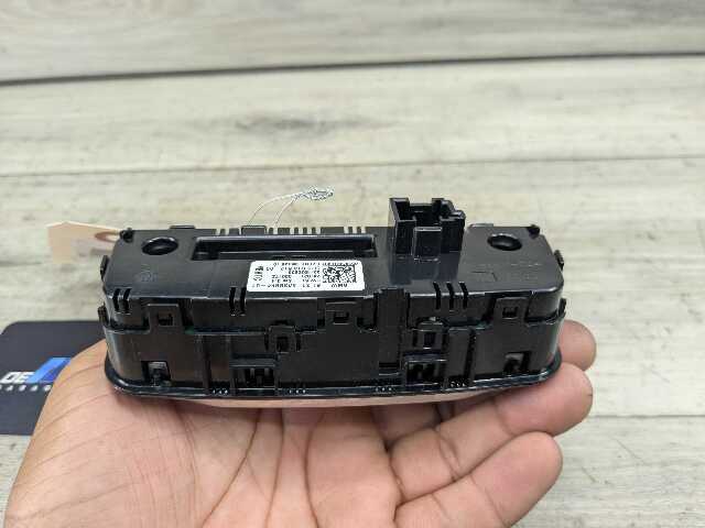 OEM BMW G20 G22 G23 G26 G42 G80 G82 AC Rear Heater Climate Control Switch Panel