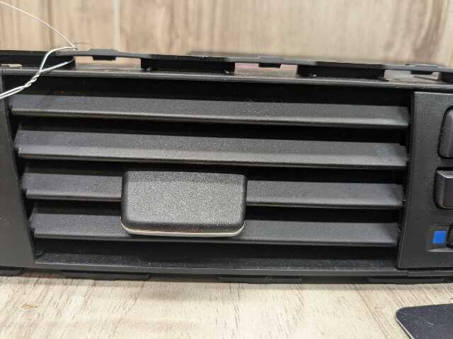 06-13 OEM BMW E90 E91 E92 E93 M3 Dashboard Center AC Air Vent Grille Trim