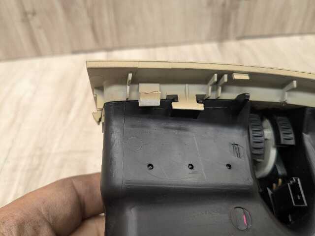 07-13 OEM BMW E92 328 335 Coupe Interior Central Console Rear Vent