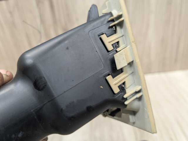 07-13 OEM BMW E92 328 335 Coupe Interior Central Console Rear Vent