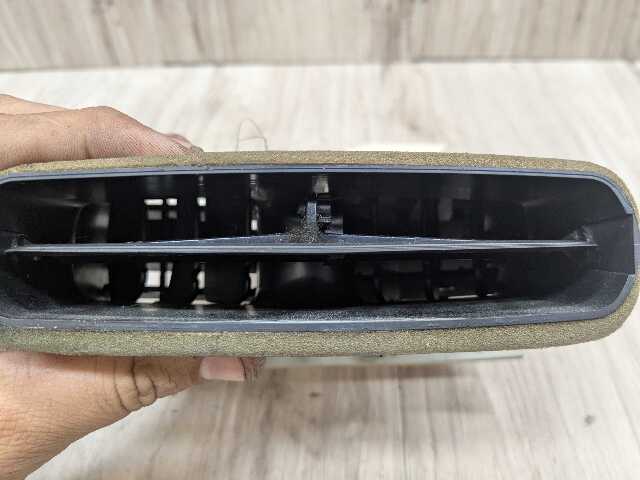07-13 OEM BMW E92 328 335 Coupe Interior Central Console Rear Vent
