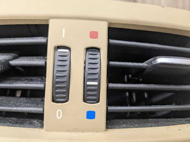 07-13 OEM BMW E92 328 335 Coupe Interior Central Console Rear Vent