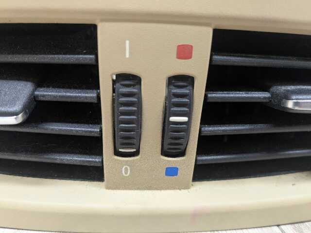 07-13 OEM BMW E92 328 335 Coupe Interior Central Console Rear Vent