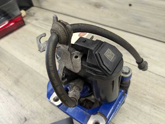 *OEM BMW G20 G22 G23 G26 G42 M240 M340 M440 REAR Left Driver Brake Caliper Blue