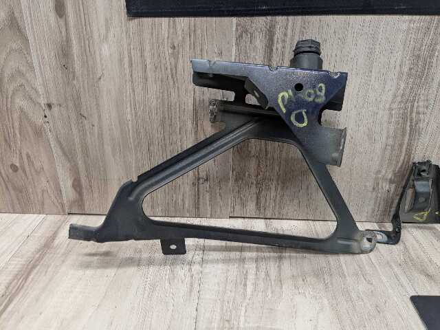 OEM BMW F01 F02 740 750 760 B7 Front Left Driver Fender Bracket Wing Holder SET