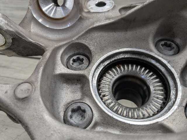 19-25 OEM BMW G20 330 M340 REAR Left Driver Knuckle Wheel Hub Spindle Bearing