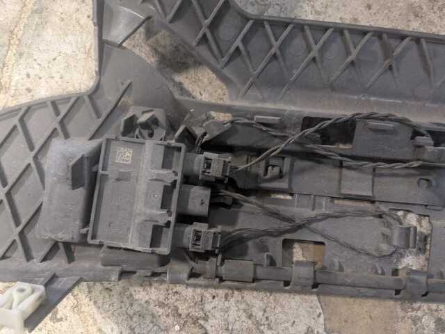 19-21 OEM BMW G20 M SPORT Rear Center Middle Bumper Support Brackets Mounts PAIR