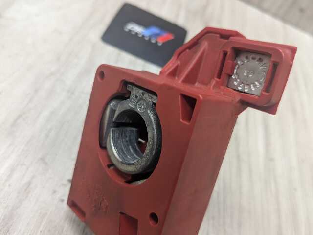 06-13 OEM BMW E82 E84 E88 E90 E92 Battery Plus Pole Terminal Positive Red Cable