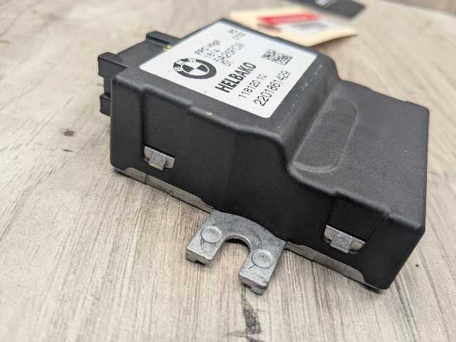 OEM BMW F90 G12 G20 G22 G23 G42 G80 G82 G83 M3 M5 Fuel Pump Control Module Unit
