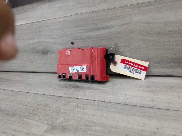 OEM BMW G11 G12 G14 G15 G16 G30 B+ Junction Terminal Power Relay Fuse Box