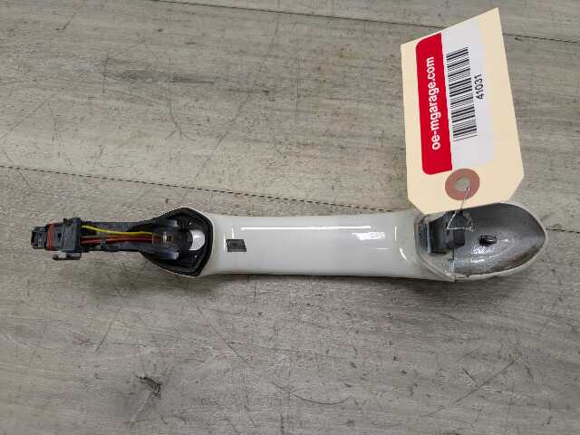 OEM BMW F90 G30 540 M550 Front Rear Right Passenger Door Handle COMFORT White