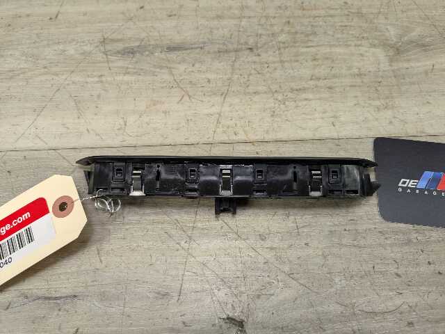 OEM BMW F90 M5 G30 530 540 M550 Front Right Passenger Seat Memory Switch Button