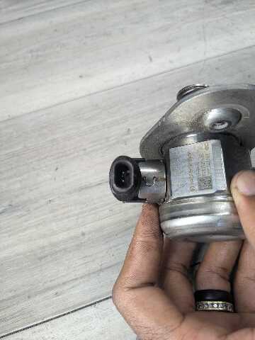 16-20 OEM BMW G11 G12 750 G30 M550 Engine N63R HPFP High Pressure Fuel Pump 5-8