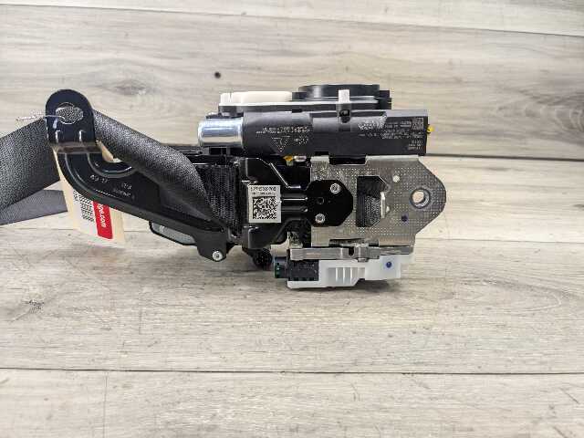 OEM BMW F90 G30 530 540 M550 M5 Front Right Passenger Seat Belt Retractor Black