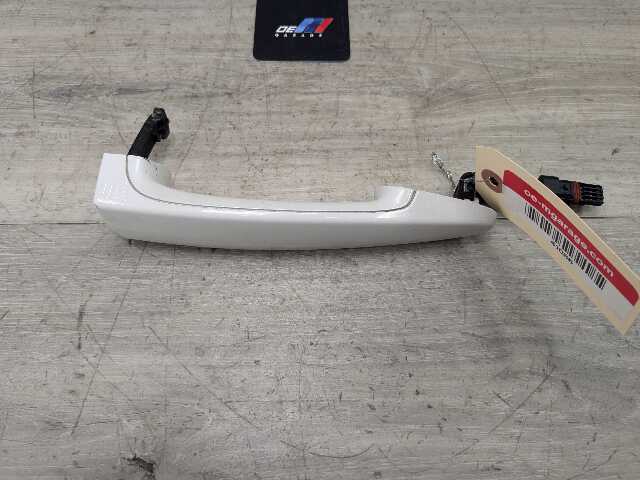 OEM BMW F23 F30 F32 F80 F82 M3 Right Passenger Door Handle COMFORT ACCESS White