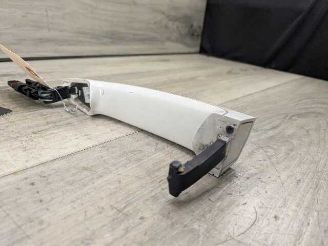 OEM BMW F23 F30 F32 F80 F82 M3 Right Passenger Door Handle COMFORT ACCESS White
