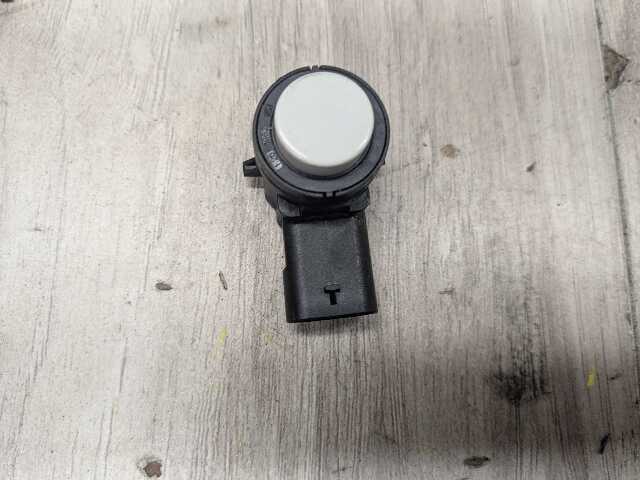 OEM BMW F44 G01* G05 G16 G20 G26 G30* G80 M3 M4 Bumper Parking PDC Sensor White