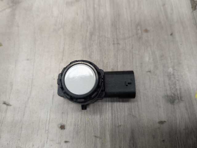 OEM BMW F44 G01* G05 G16 G20 G26 G30* G80 M3 M4 Bumper Parking PDC Sensor White