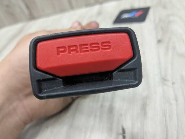 OEM BMW G42 G87 230 M240 M2 Rear Left Driver Side Seatbelt Seat Belt Buckle