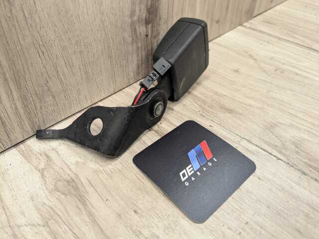 OEM BMW G42 G87 230 M240 M2 Rear Left Driver Side Seatbelt Seat Belt Buckle
