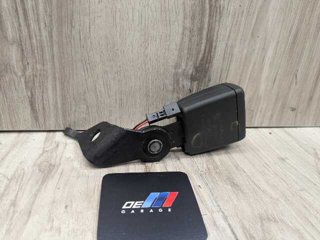 OEM BMW G42 G87 230 M240 M2 Rear Left Driver Side Seatbelt Seat Belt Buckle