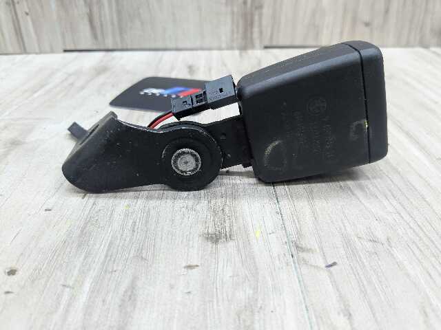OEM BMW G42 G87 230 M240 M2 Rear Left Driver Side Seatbelt Seat Belt Buckle