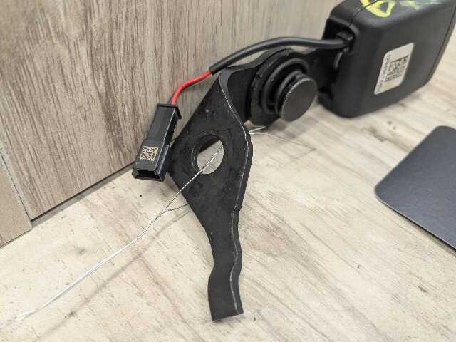 OEM BMW G42 G87 230 M240 M2 Rear Right Passenger Seatbelt Seat Belt Buckle