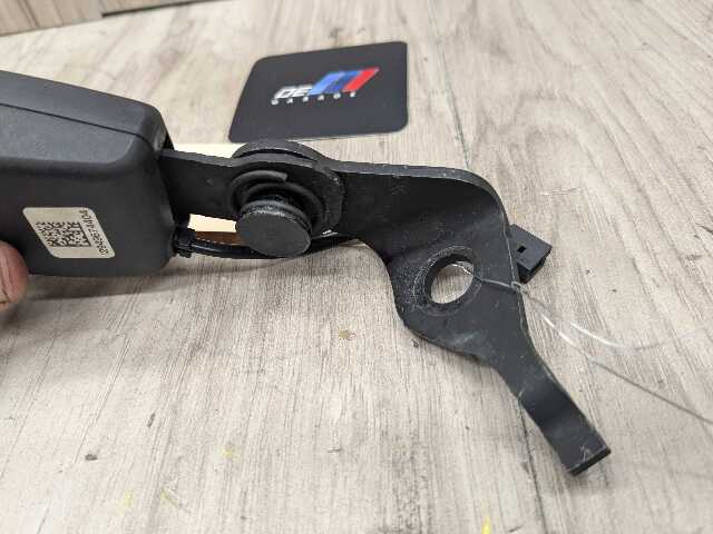 OEM BMW G42 G87 230 M240 M2 Rear Right Passenger Seatbelt Seat Belt Buckle