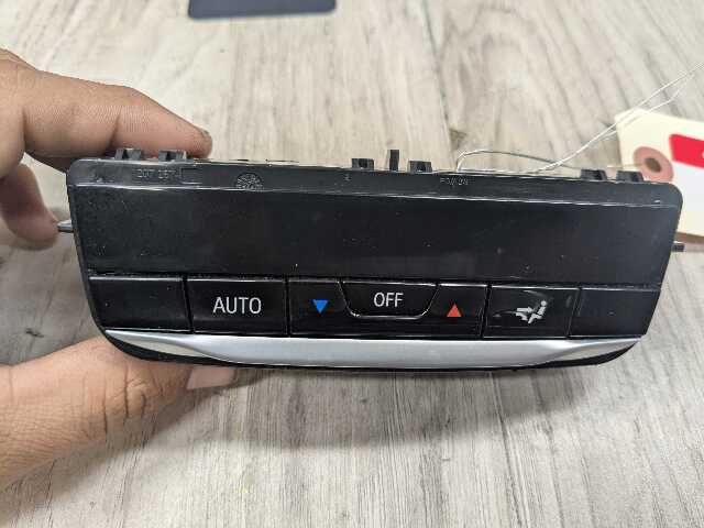 OEM BMW G20 G22 G23 G26 G42 G80 G82 AC Rear Heater Climate Control Switch Panel