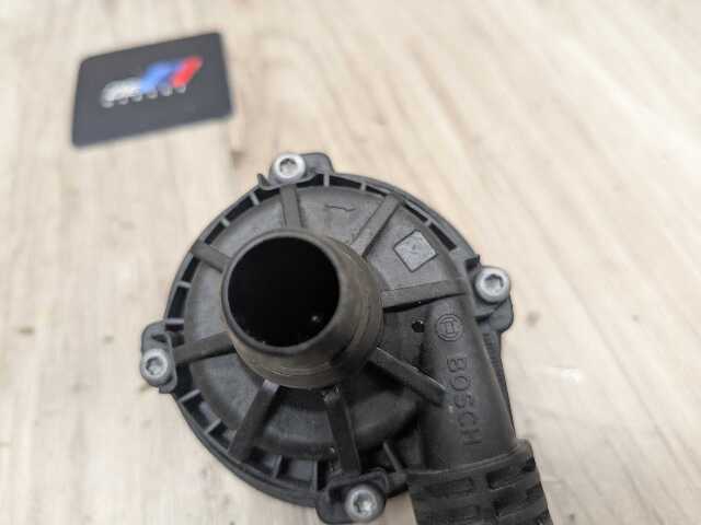 *OEM BMW G01 G05 G20 G22 G30 G42 G80 G82 G83 M3 M4 Engine Auxiliary Water Pump