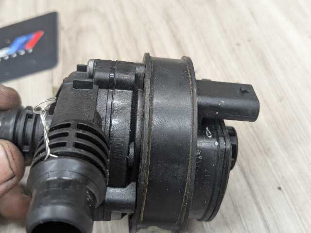 *OEM BMW G01 G05 G20 G22 G30 G42 G80 G82 G83 M3 M4 Engine Auxiliary Water Pump