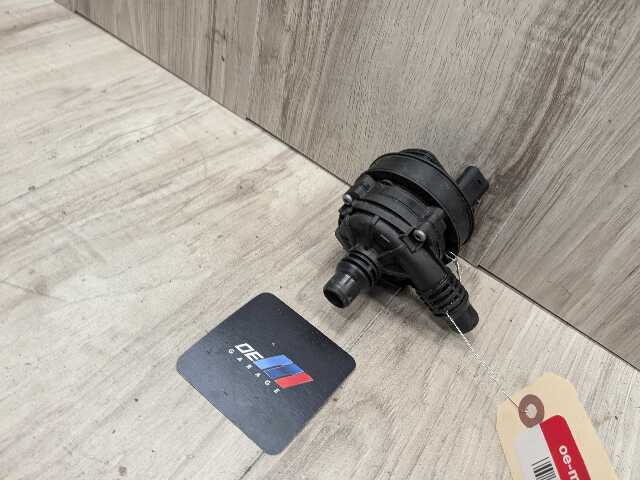 *OEM BMW G01 G05 G20 G22 G30 G42 G80 G82 G83 M3 M4 Engine Auxiliary Water Pump