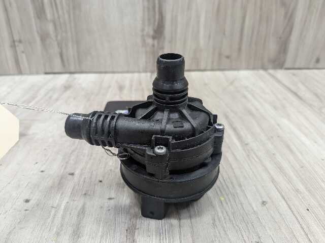 *OEM BMW G01 G05 G20 G22 G30 G42 G80 G82 G83 M3 M4 Engine Auxiliary Water Pump