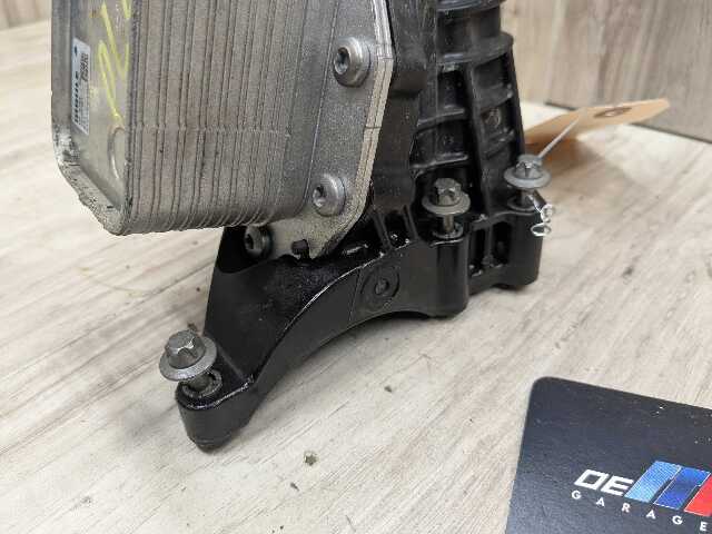 OEM BMW G01 G20 G22 G23 G26 G30 G42 330 430 X3 Engine B46 B48 Oil Filter Housing