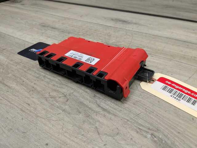 OEM BMW F22 F30 F32 F36 F80 F82 Positive Battery Distributor B+ Power Fuse Box