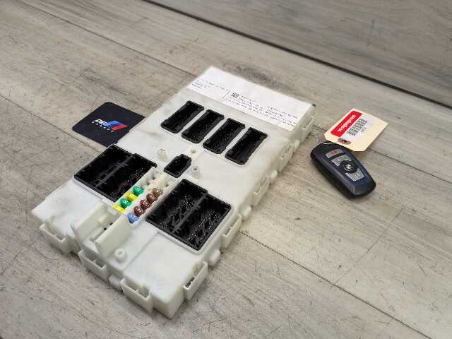*OEM BMW F30 F32 F33 F36 F80 F82 F83 Body Control Junction Box Module FEM + Key