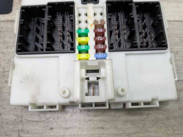 *OEM BMW F30 F32 F33 F36 F80 F82 F83 Body Control Junction Box Module FEM + Key