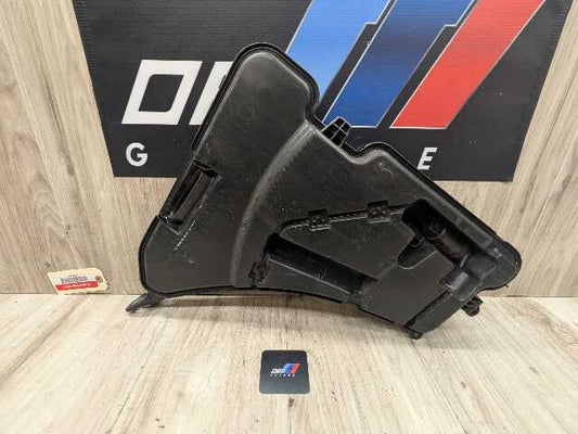 OEM BMW G12 G30 540 M550 750 M760 Windshield Wiper Washer Reservoir Tank Pump