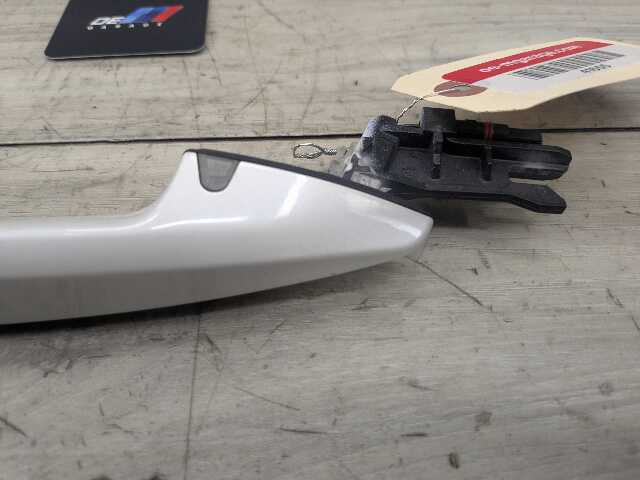 *OEM BMW F15 F16 F39 F48 X1 X5 Left Driver Door Handle COMFORT ACCESS White