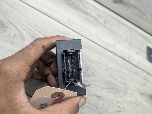 OEM BMW F22 F23 F30 F32 F36 F39 F48 Engine B46 B58 Fuel Pump Control Module Unit