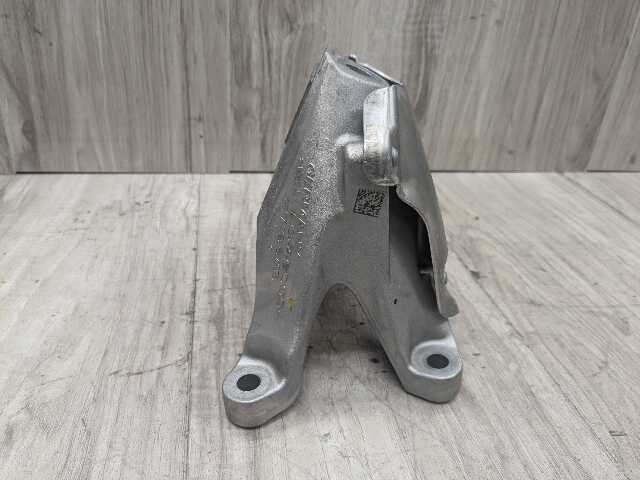 OEM BMW G20 G22 G23 G26 G42 RWD Right Passenger Engine Mount Support Bracket B58