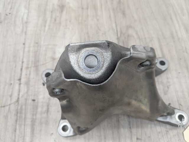 OEM BMW G20 G22 G23 G26 G42 RWD Right Passenger Engine Mount Support Bracket B58