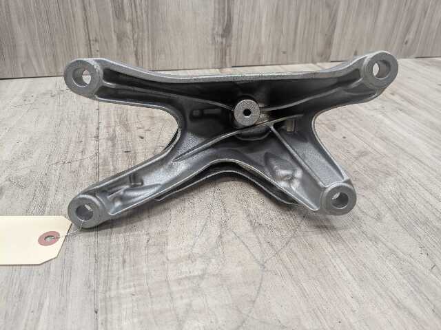 OEM BMW G20 G22 G23 G26 G42 RWD Right Passenger Engine Mount Support Bracket B58