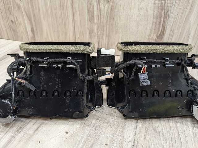 16-22 OEM BMW G11 G12 740 750 M760 Dash Center AC Air Vent Grille